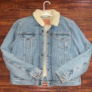 Levi’s light wash denim Jean jacket